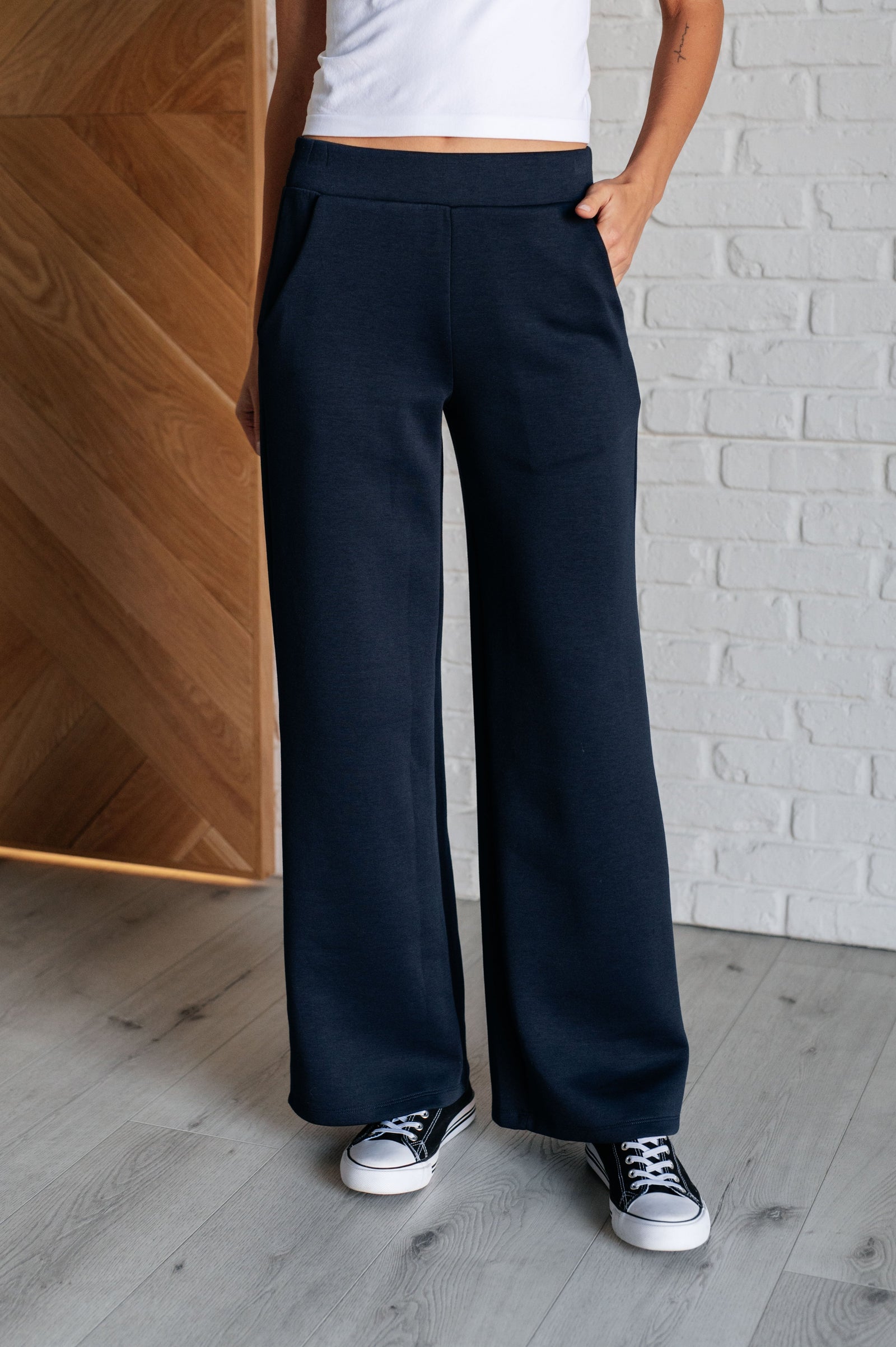 Resort Travel Wide Leg Crop Pant in Navy
