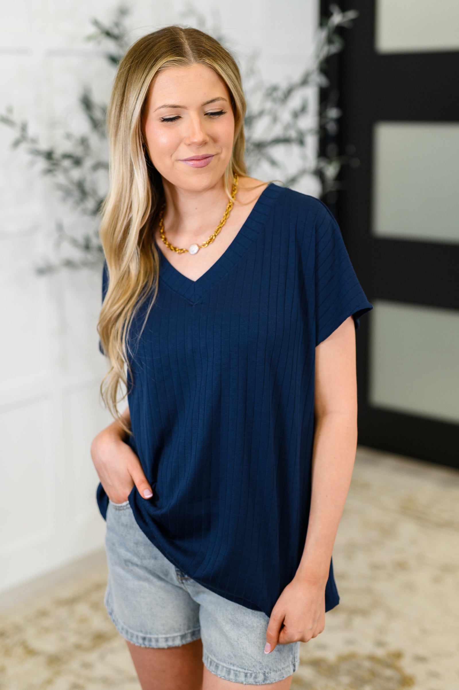 Top Shelf Basic V-Neck Ribbed Tee in Navy