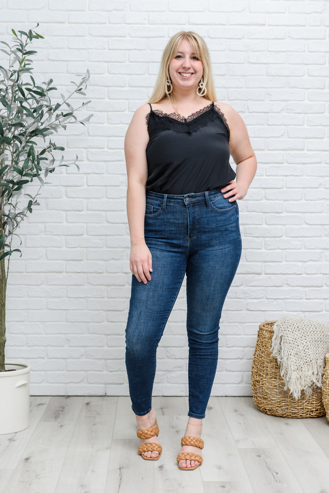 Infinite Memories Lace Bodysuit In Black Womens