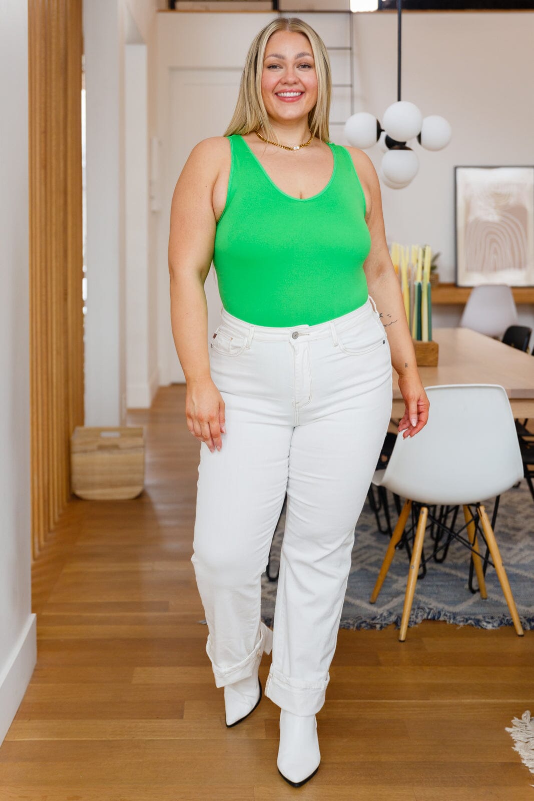 Diana Straight Leg Jeans In White Womens