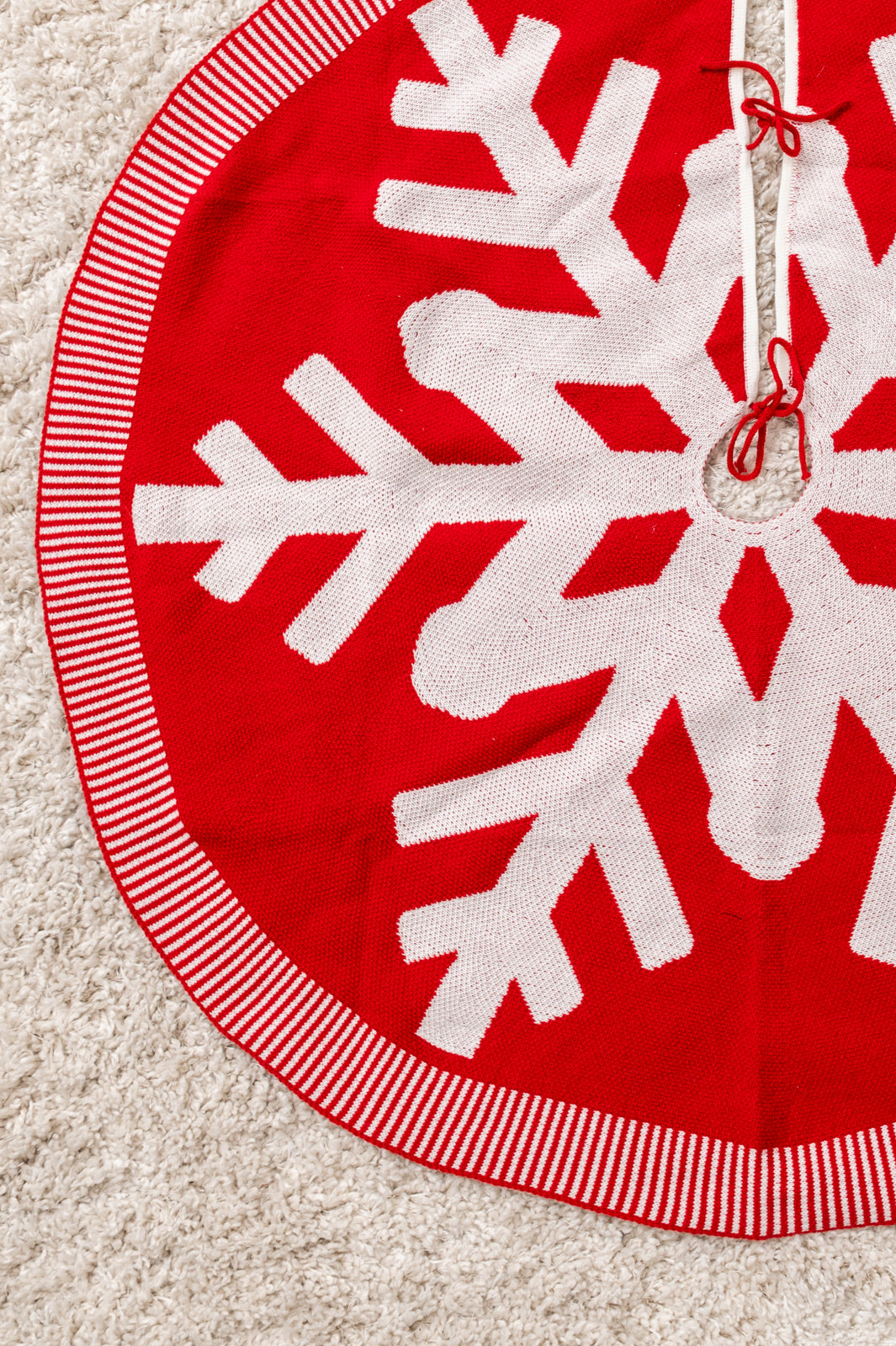 Snowflake Knit Tree Skirt Womens