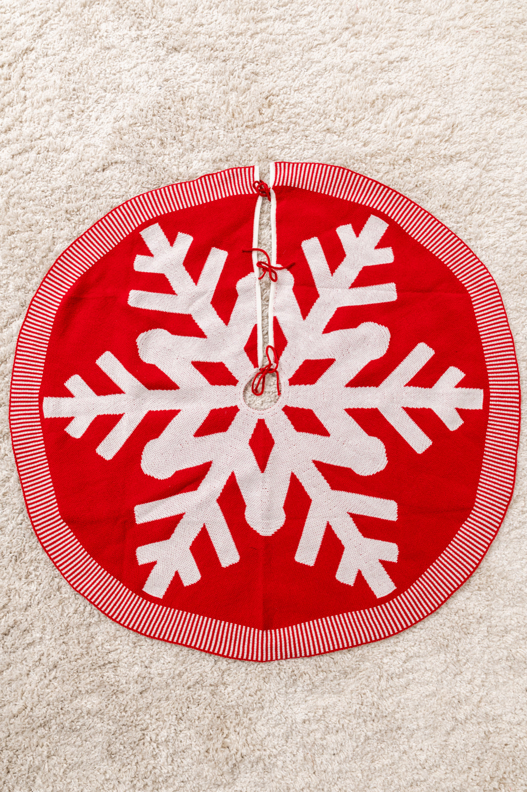 Snowflake Knit Tree Skirt Womens