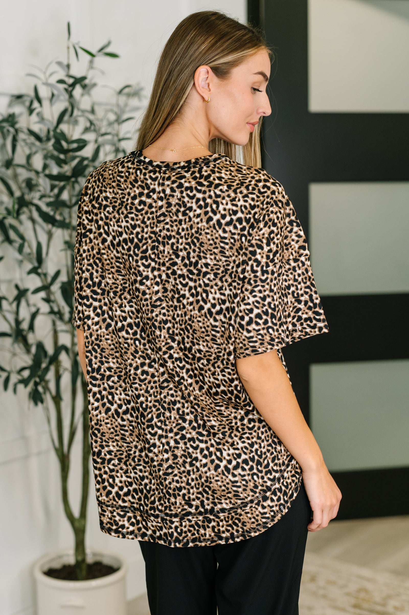 Feline Fine Ribbed Knit Relaxed Tee in Mocha