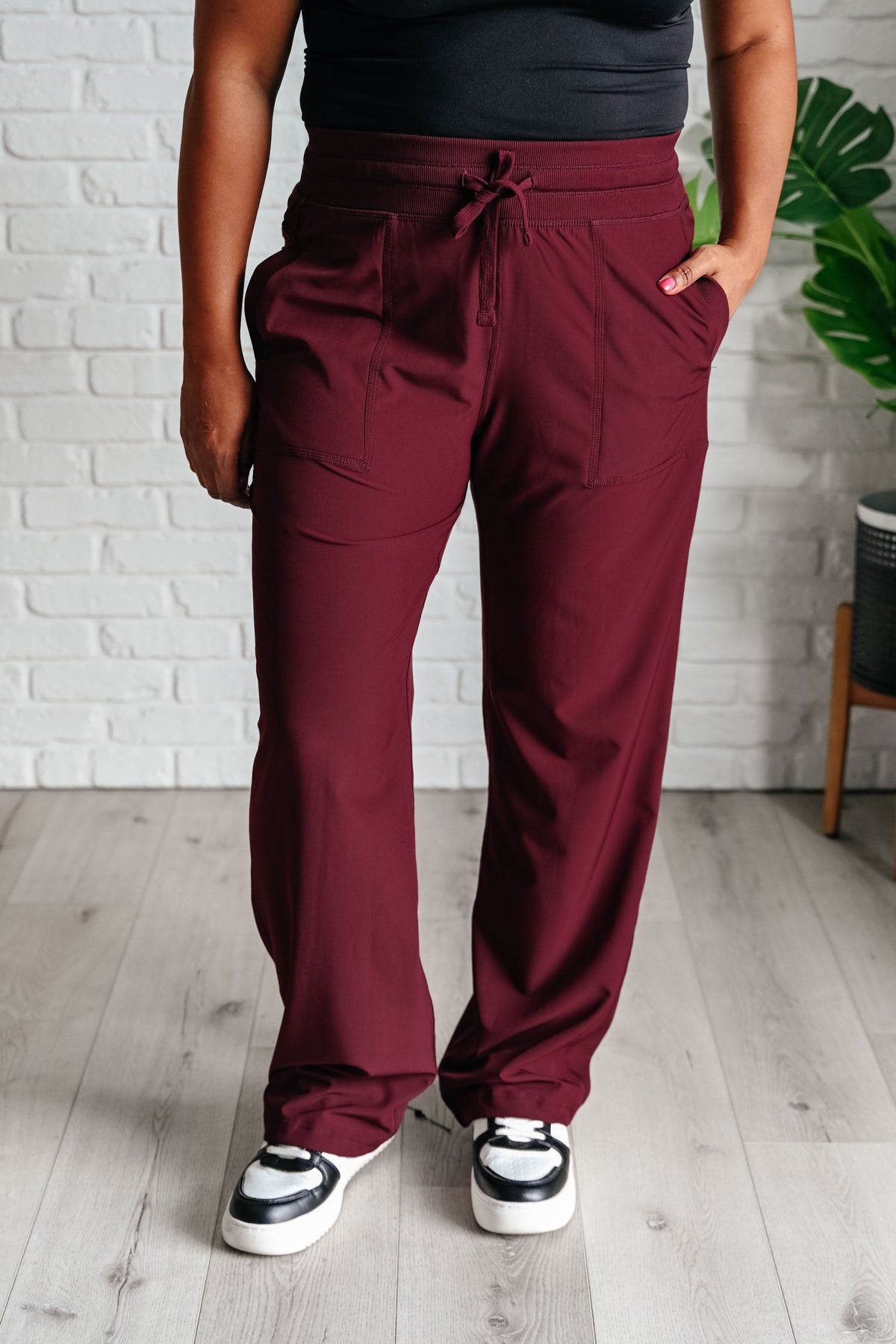 Runner&#39;s High Drawstring Joggers in Red Merlot