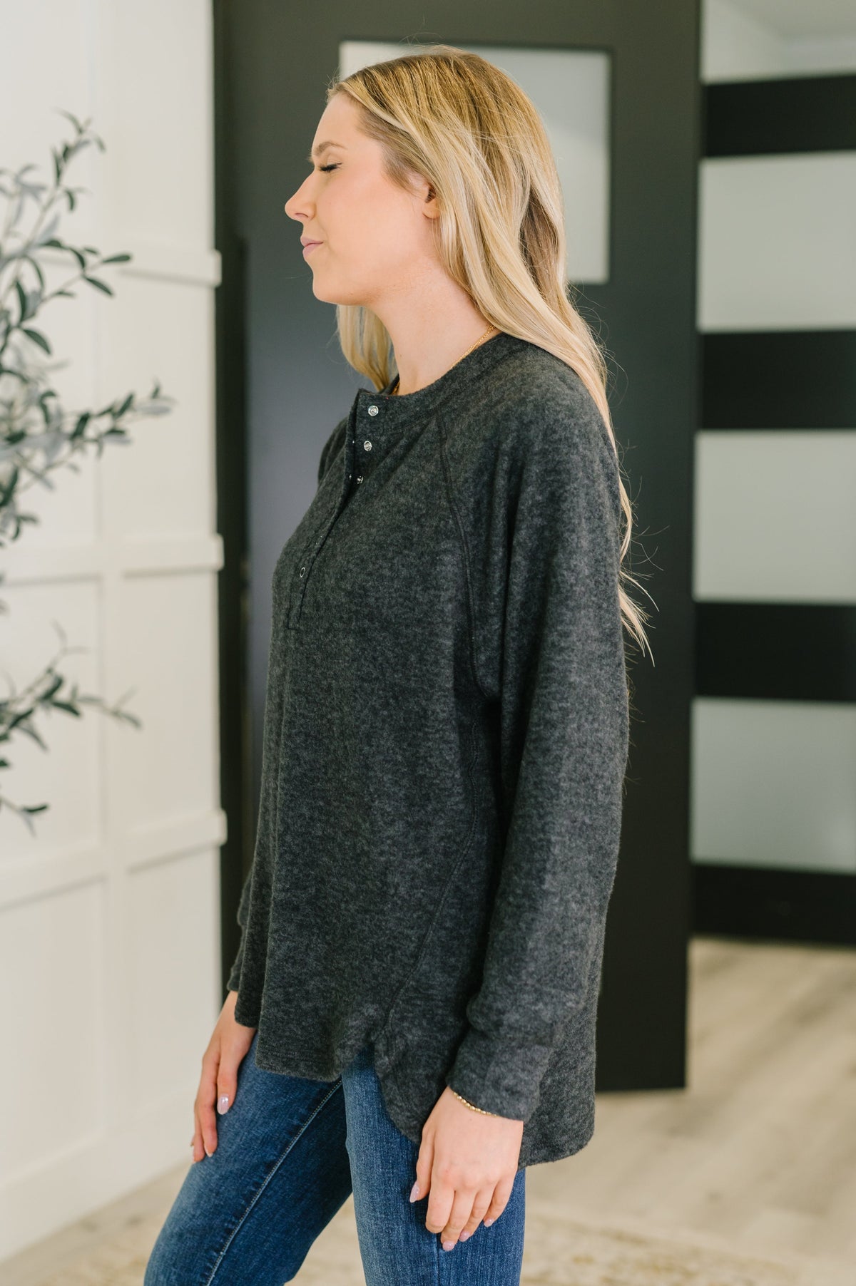 Urban Flux Scooped Hi-Low Long Pullover in Black