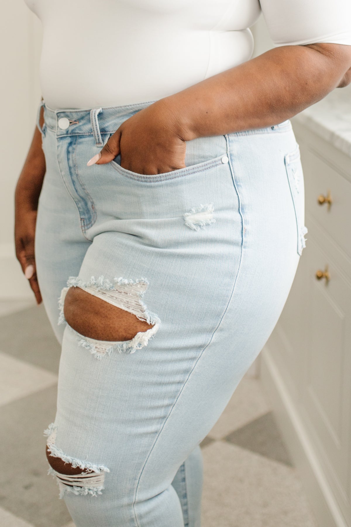 Super Light Destroyed Boyfriend Jeans Womens 