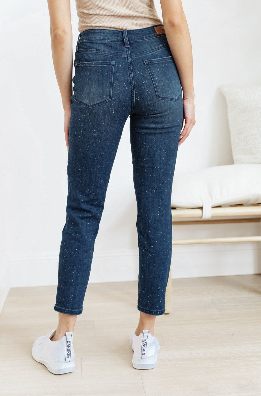 Mid-Rise Relaxed Fit Mineral Wash Jeans Womens 