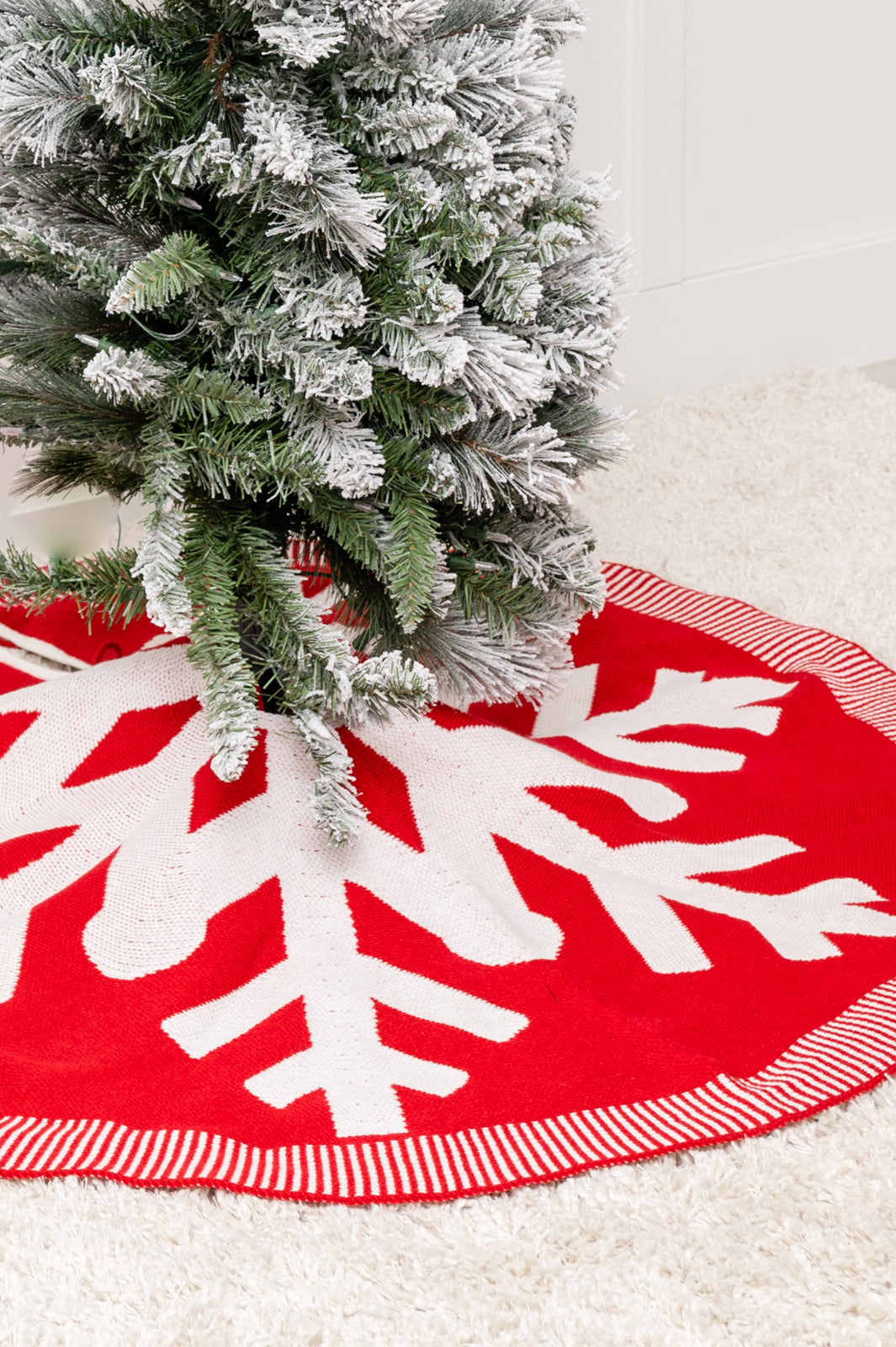 Snowflake Knit Tree Skirt Womens 